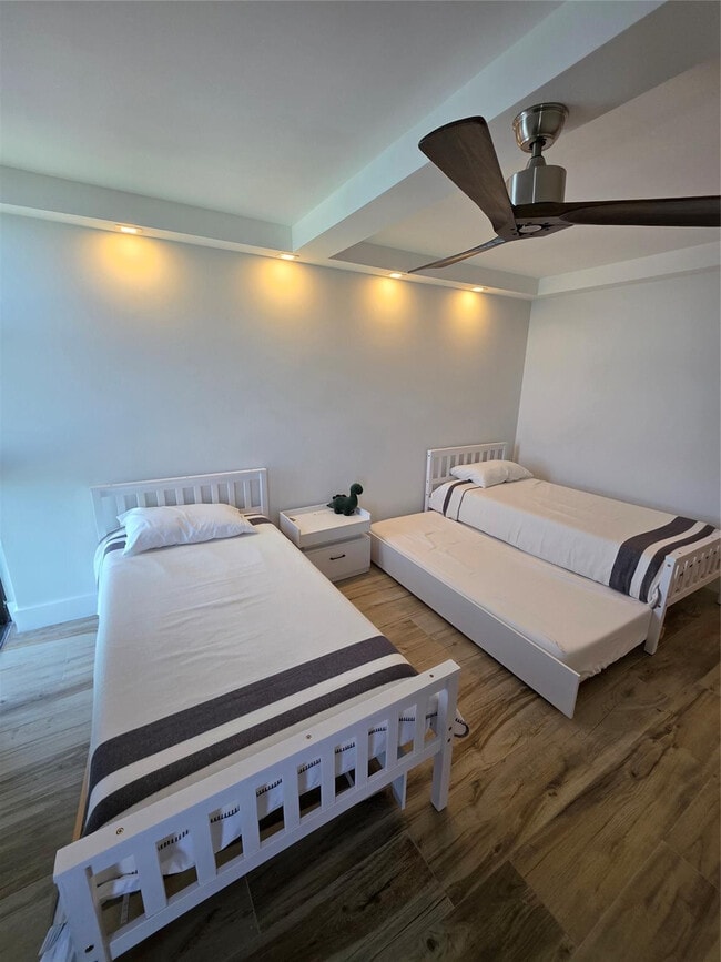 Building Photo - 5550 N Ocean Dr