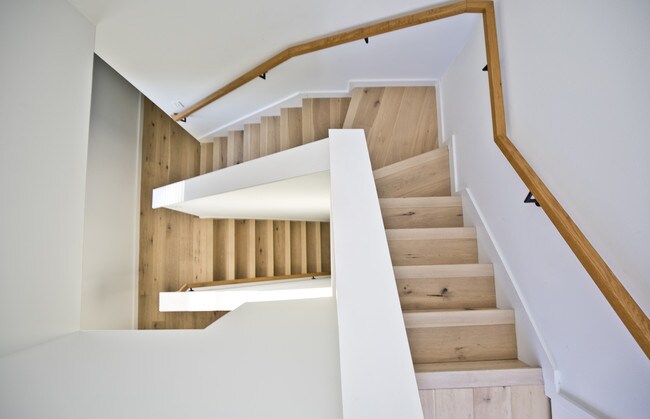 Building Photo - 716 W Stone St