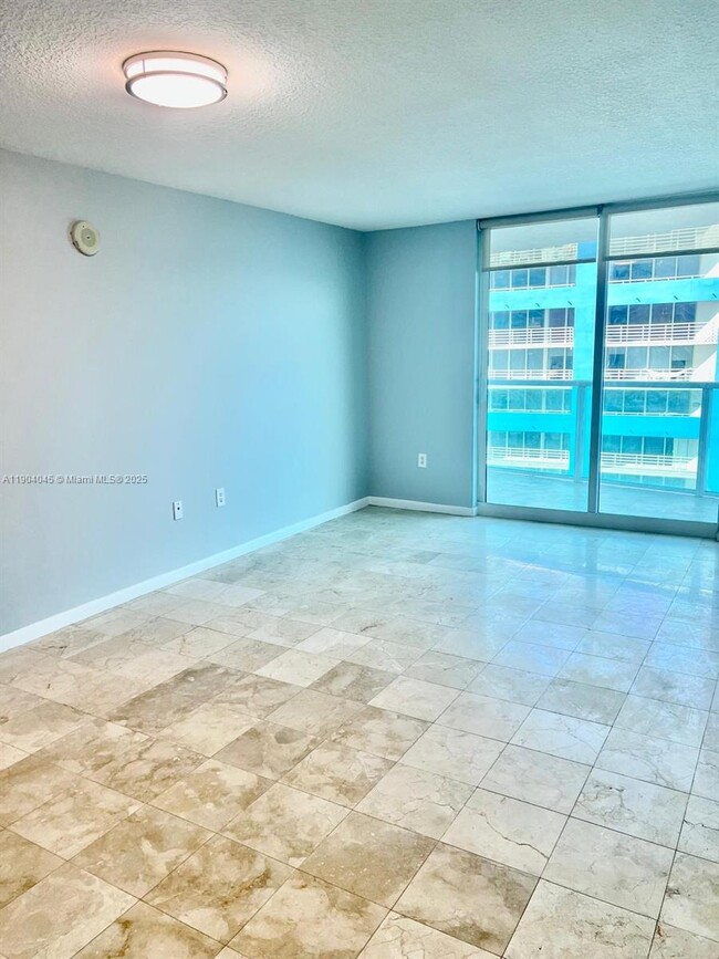 Building Photo - 2101 Brickell Ave