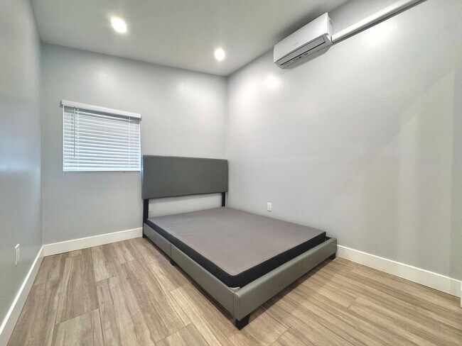 Building Photo - 1 Bedroom 1 Bathroom Efficiency