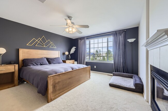 Building Photo - Walkability, Space, and Sunshine: 4Bd Home...