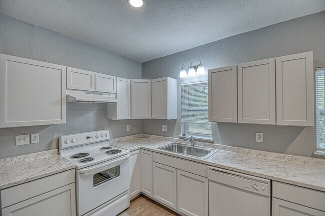 Building Photo - Newly Remodeled Campus Property! Lawn Care Included!