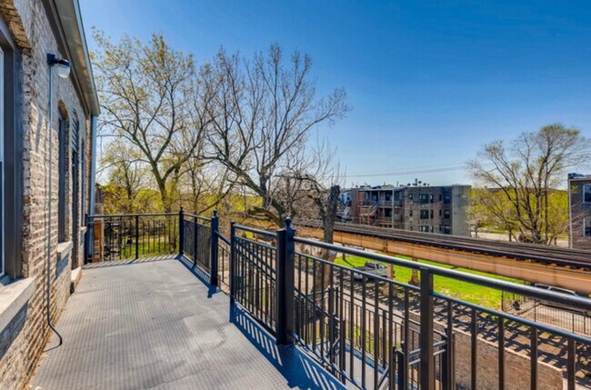 Building Photo - 4514 S Calumet Ave