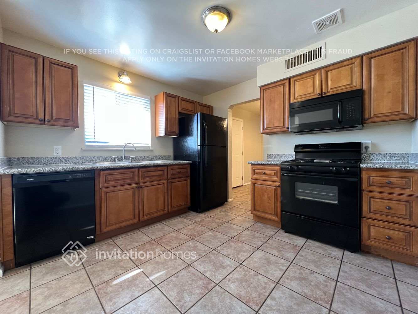 Building Photo - 400 N Sunset Dr