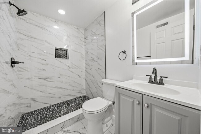 Building Photo - 2608 Holly Dr