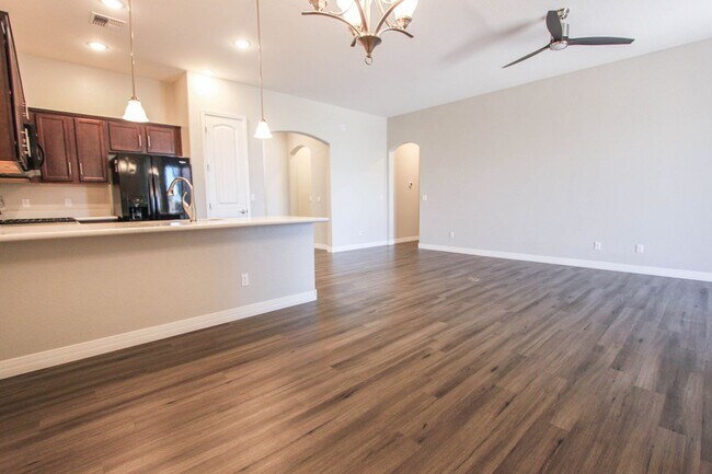 Building Photo - Granville - 3 bedroom home