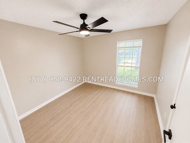 Building Photo - 4404 Willow Crest Dr