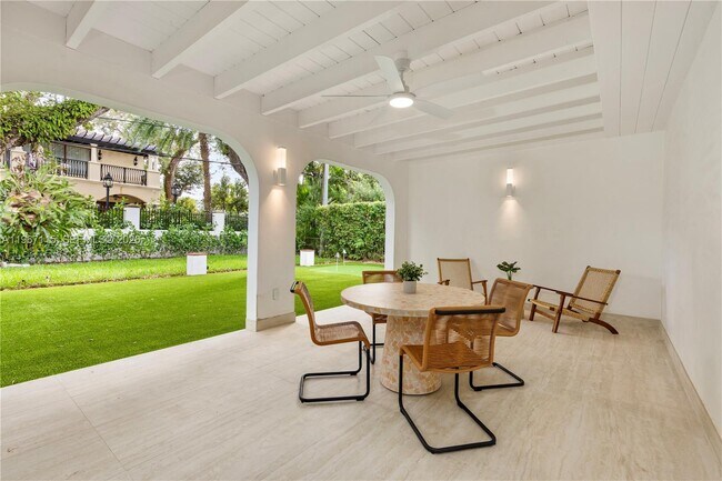 Building Photo - 6011 Maynada St