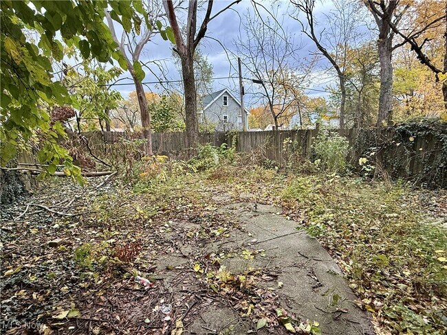 Building Photo - 9801 Raymond Ave