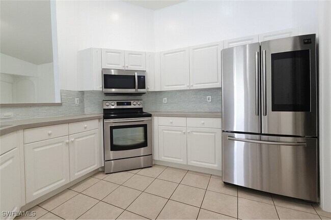 Building Photo - 549 Flamingo Ave S