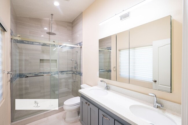 Building Photo - Stunning Remodeled Home in Walnut Valley U...