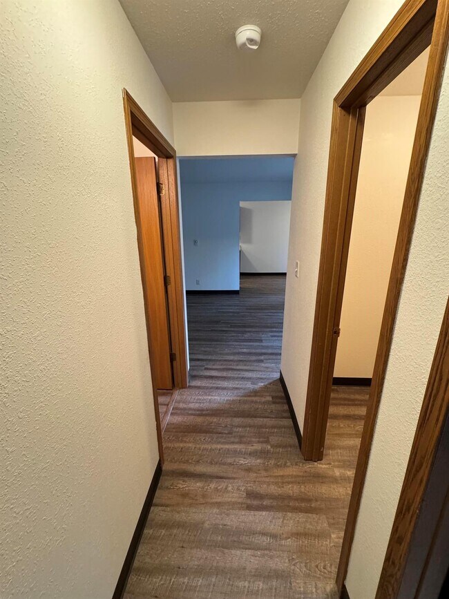 Building Photo - 302 Balsam St