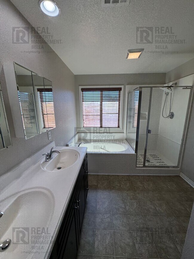 Building Photo - Spacious 4-Bedroom Menifee Home with Downs...