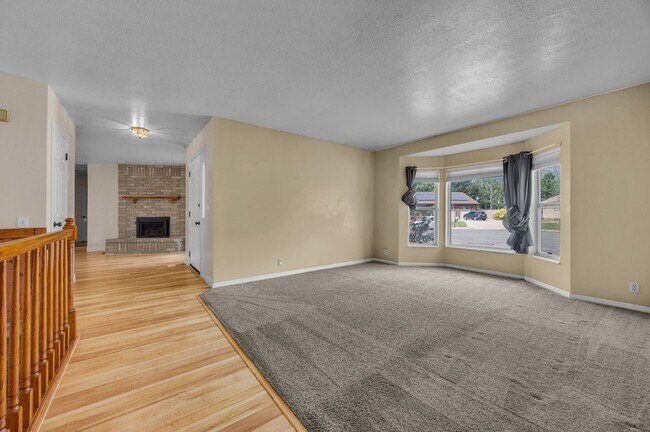 Building Photo - 567 N Allanwood Pl