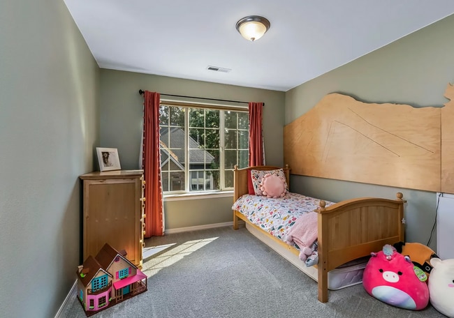 Building Photo - Gorgeous, Bright 4 Bedroom Home in SW Bend!