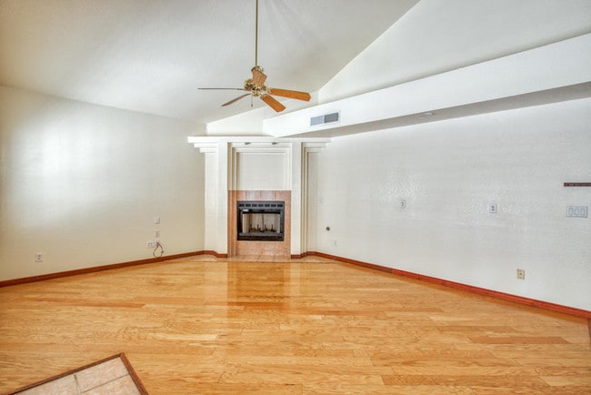 Building Photo - 6912 Crown Ridge Dr