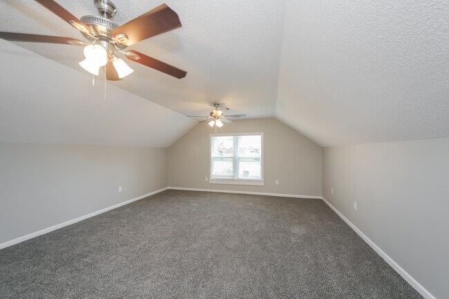 Building Photo - 4305 Satin Oak Cove