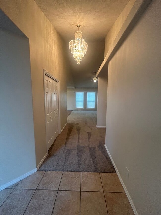 Building Photo - Beautiful Three Bedroom in Keizer