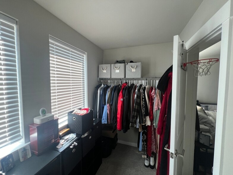 Building Photo - 5565 SE 80th Ave