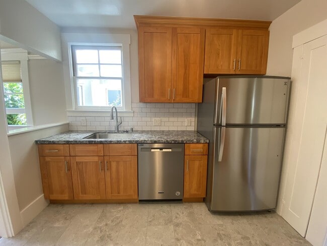 Building Photo - 1401 Bellevue Ave