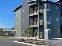 Building Photo - Studio Apartment in the Heart of Redmond