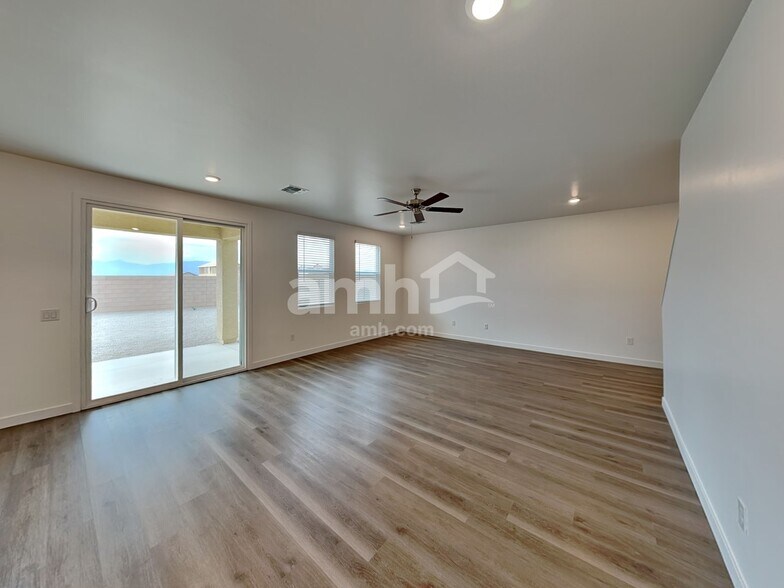 Building Photo - 9629 E Friedel Dr