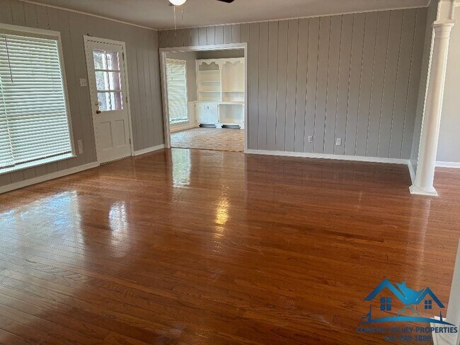 Building Photo - 2661 Oxford Ave