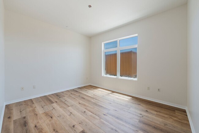 Building Photo - Glencoe Avenue (4050)