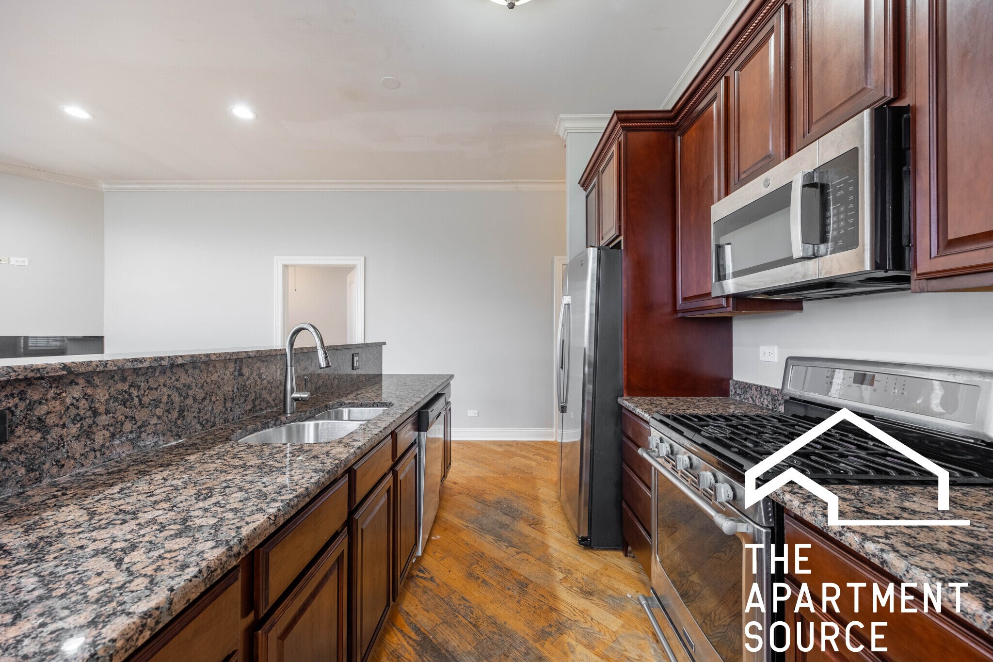 Building Photo - 2338 W Morse Ave