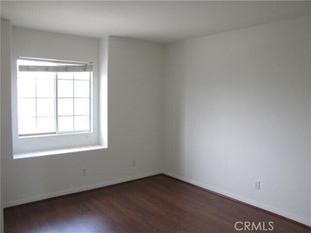Building Photo - 5661 Knollside Way