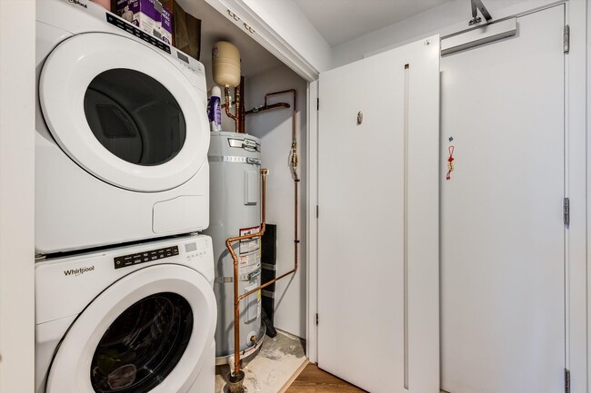 Building Photo - Experience luxury living at 'A'ali'i in the heart of Ward Village in Kaka'ako!