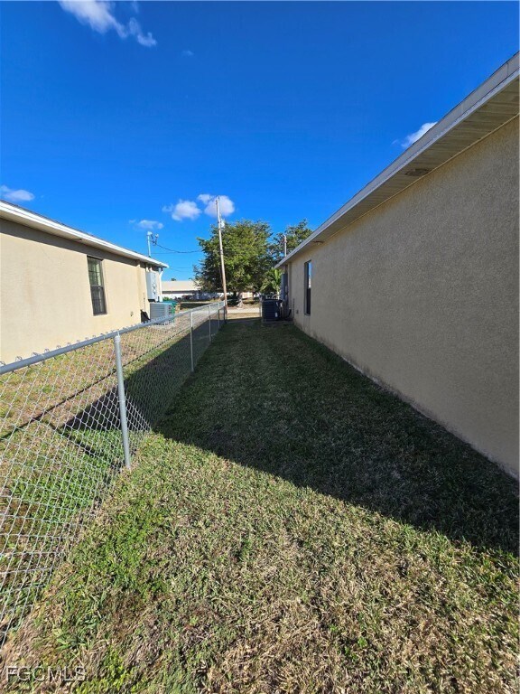 Building Photo - 3820 SW 16th Pl