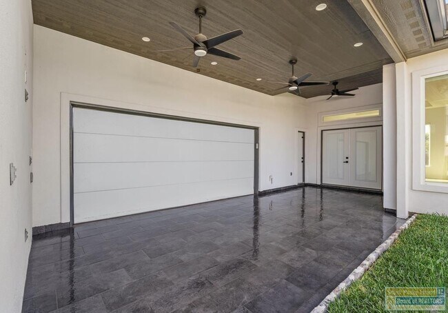 Building Photo - 7401 Hana Dr