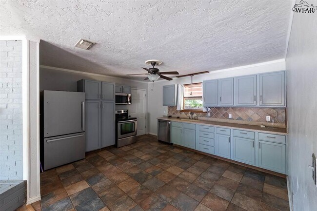 Building Photo - 4661 Briarwood Dr