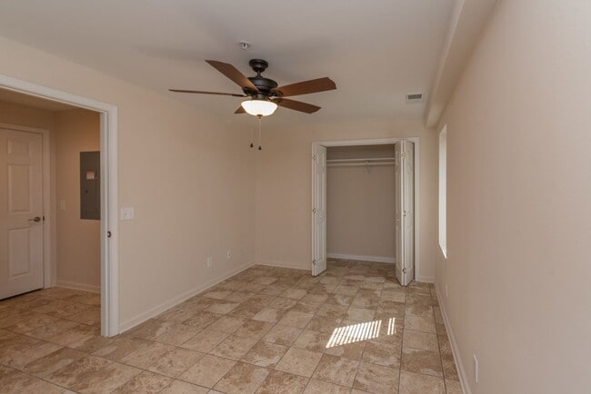 Building Photo - Spacious 2 BD/ 1BA apartment in great location in Downtown Augusta for rent!