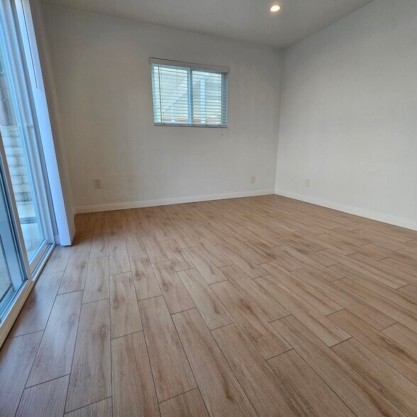 Building Photo - 1845 N Vulcan Ave