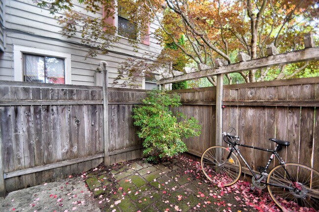Building Photo - Charming 1-Bedroom Unit in Eastside Olympia
