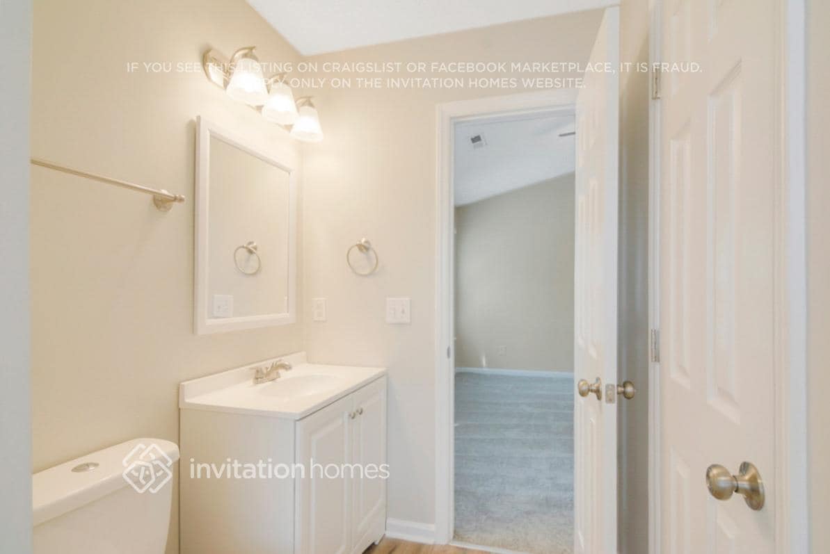 Building Photo - 4921 Silverdene St