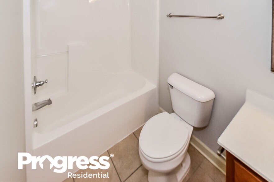 Building Photo - 4378 Bloombury St