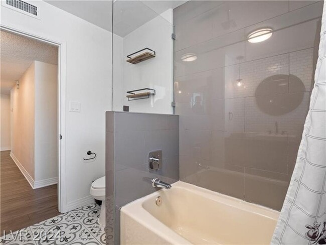 Building Photo - Spectacular Vintage 3Bed/2Bath Las Vegas h...