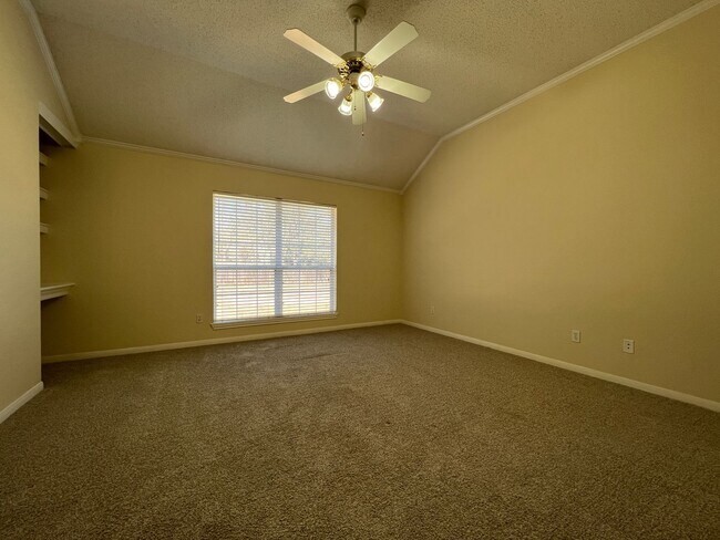 Building Photo - Great 4-Bedroom / 2-Bathroom in Midway ISD