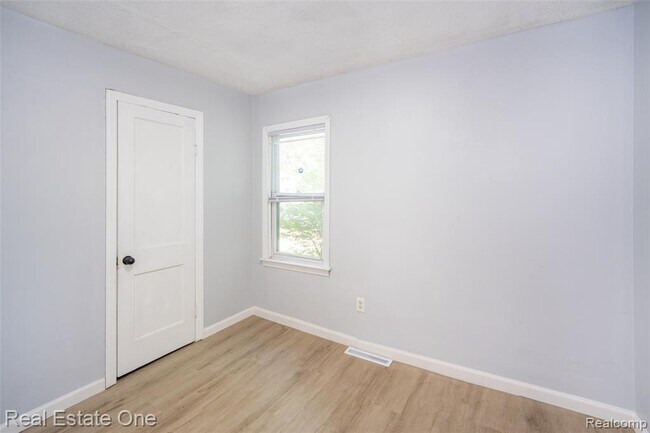 Building Photo - 22675 Santa Maria St
