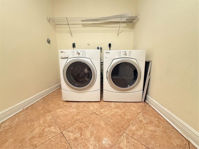 Building Photo - 5081 SW 136th Ter