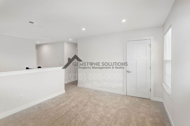 Building Photo - 3301 Somerset Ln