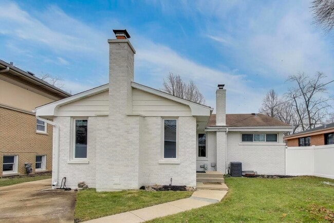 Building Photo - 710 S Hawthorne Ave