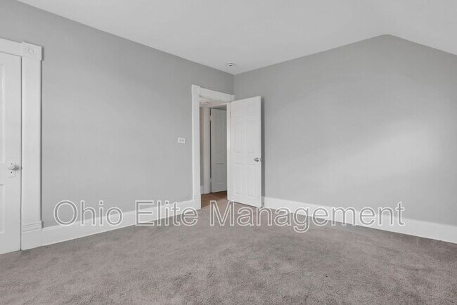 Building Photo - 341 E Markison Ave