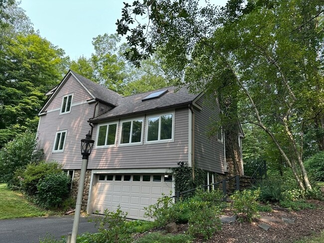 Primary Photo - 135 Oregon Rd