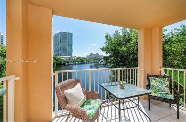 Building Photo - 19999 E Country Club Dr