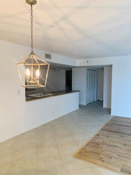 Entrance with big storage closet - 950 Egret Cir