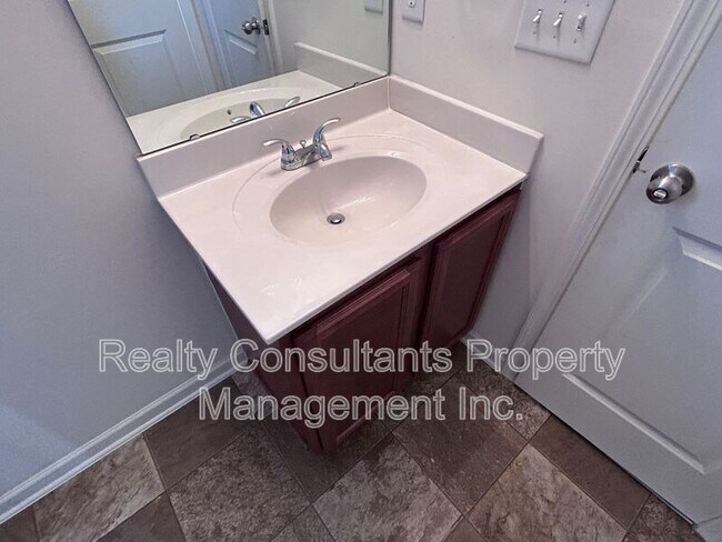 Building Photo - 482 Sandybrooke Dr